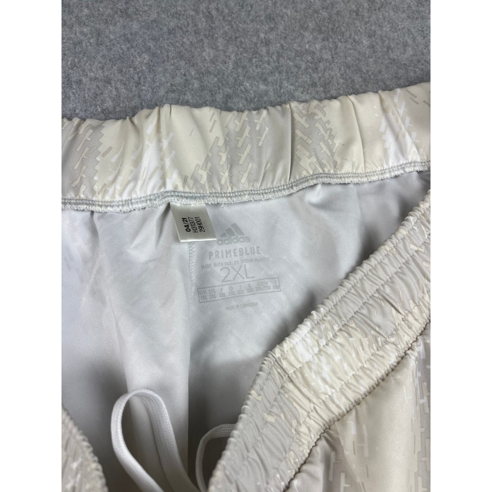 Adidas Shorts Mens 2XL Beige Primeblue Graphic Athletic H31377 - Picture 3 of 8